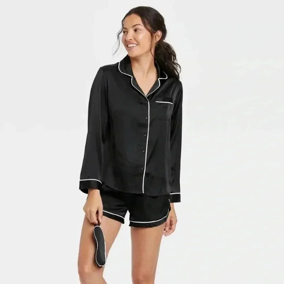 STARS ABOVE BLACK AND WHITE PAJAMA SET SIZE SMALL - Picture 1 of 8